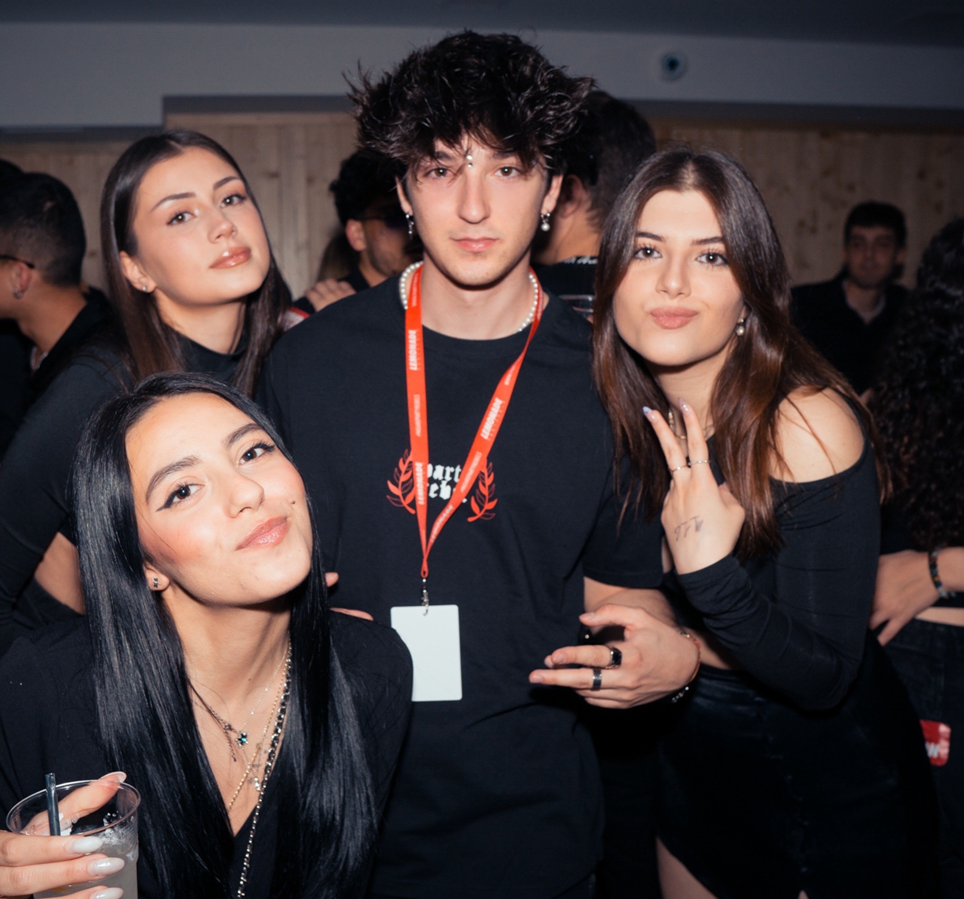 Giuseppe oggi, insieme ad altre persone a un evento