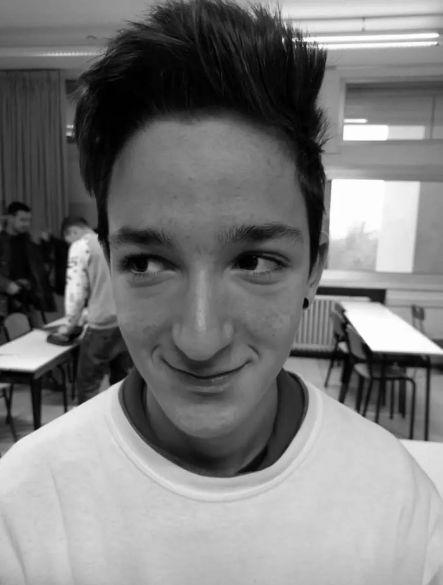 Giuseppe a 14 anni, in classe, prima del suo percorso di cambiamento